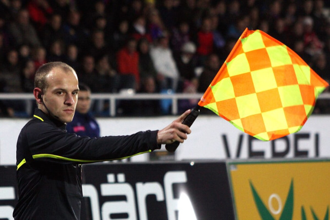 Angkat Bendera Offside, Wasit 'Match Fixing' Dibayar Ratusan Juta Rupiah!
