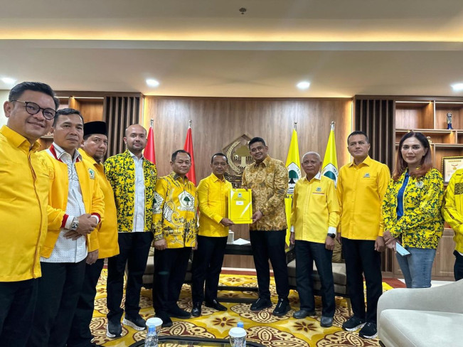 Senyum Sumringah Bobby Nasution Usai Terima B1-KWK dari Bahlil