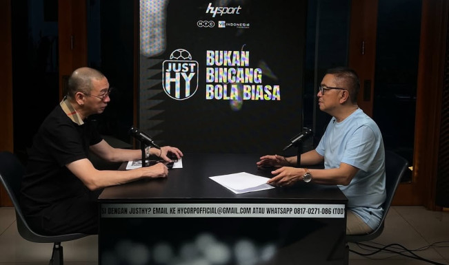 Coach Justin dalam podcast bersama Helmy Yahya. [Instagram]