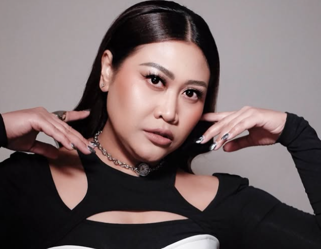 Jadi Komedian Wanita Terfavorite, Beginilah Biodata Boiyen Pesek