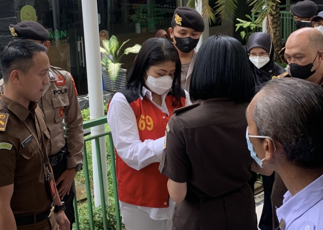 Kembali Alami Gangguan Pencernaan, Putri Candrawathi Tetap Jalani Sidang Tuntutan