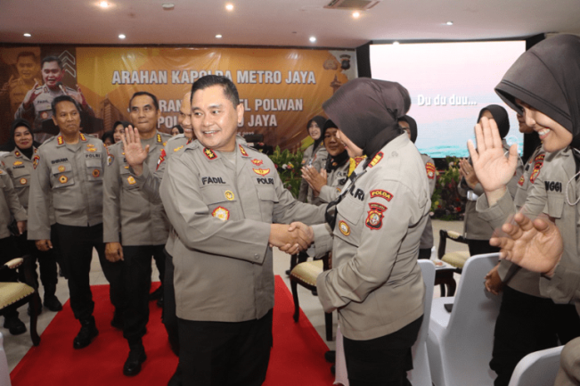 Kapolda Metro Amanatkan Polwan untuk Bijak dalam Penggunaan Media Sosial