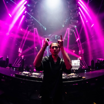 DJ Panda Tutup Kolom Komentar Usai Dituduh Ayah dari Anak yang Dikandung Erika Carlina