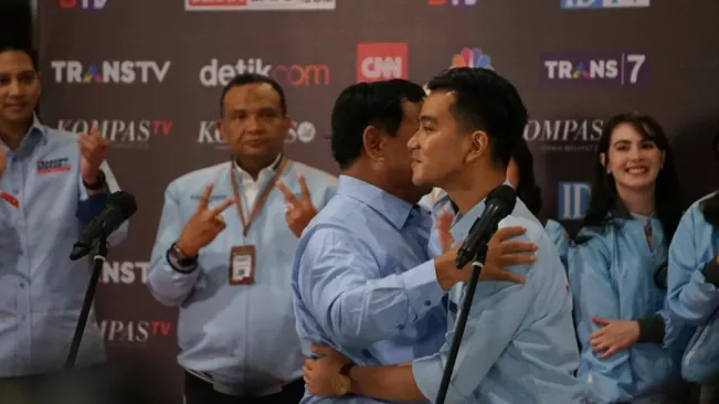 Filosofi Biru Muda, Warna "OOTD" Andalan Prabowo-Gibran