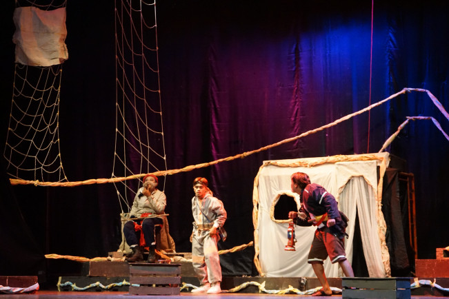 "Lautan Bernyanyi" Karya Putu Wijaya Pukau Penonton di Teater Tonggak