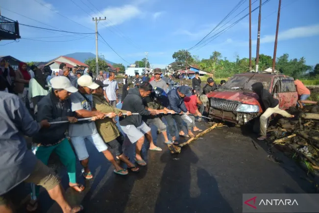 Banjir Bandang-Lahar Dingin Terjang Agam dan Tanah Datar