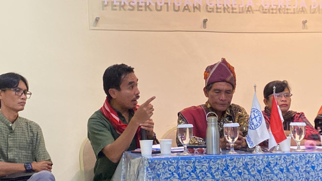 Masyarakat Adat Sihaporas dan Dolok Parmongangan Tuntut Hak Tanahnya yang Dirampas
