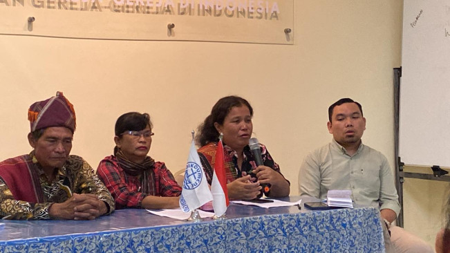 Masyarakat Adat Sihaporas dan Dolok Parmongangan Tuntut Hak Tanahnya yang Dirampas