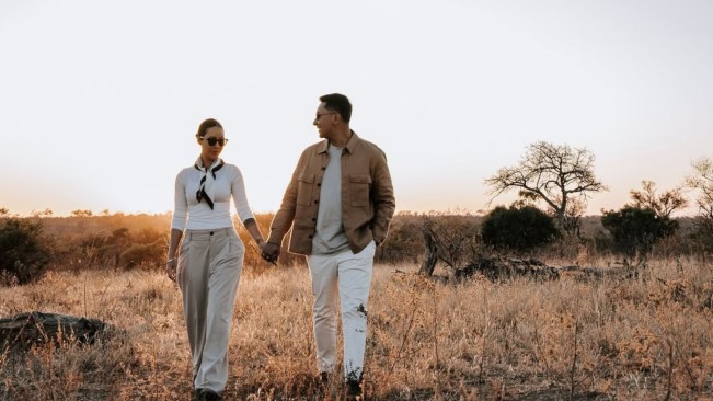 3 Potret Romantis Putra Tommy Soeharto, Darma Mangkuluhur Lamar DJ Patricia Schuldtz di Afrika