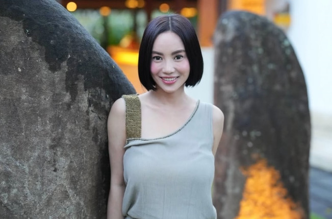 10 Potret Cetar Dearly Desiana Gebetan Baru Ari Lasso, Ternyata Sudah Punya Anak