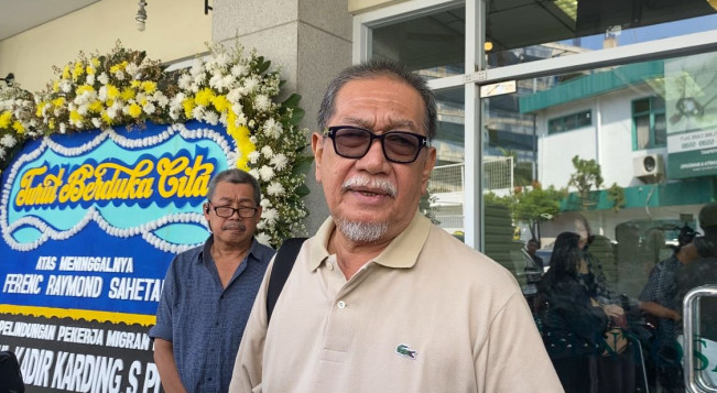 Sosok Ray Sahetapy di Mata Deddy Mizwar saat Melayat di Rumah Duka Sentosa
