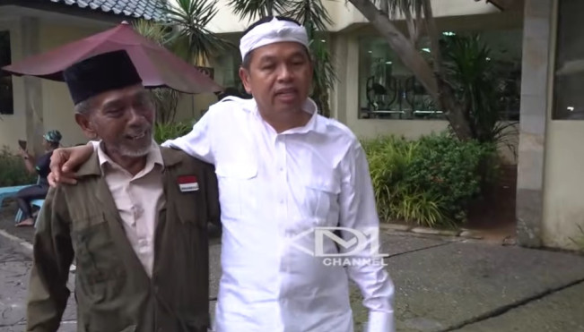 KDM Tawarkan Penjual Cincau Kuasai 4 Bahasa Jadi Staf Penerjemah Bahasa Inggris