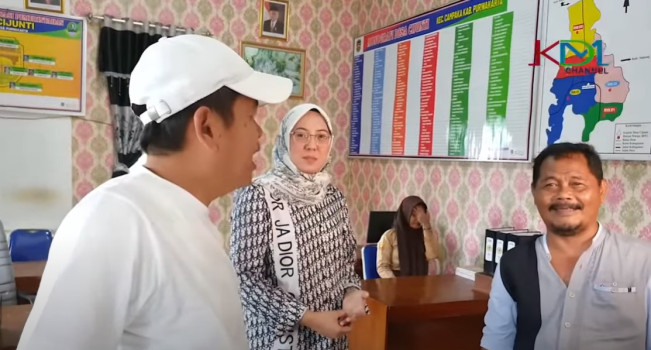Dedi Mulyadi bersama Widiyanti. (Tangkapan layar YouTube Kang Dedi Mulyadi)