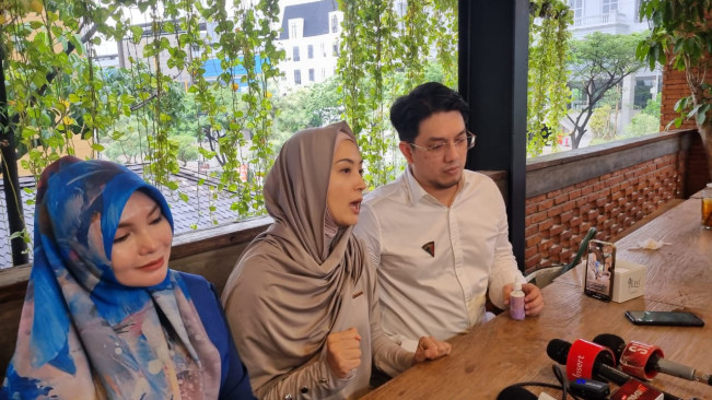 Della Puspita dan Suami Ketipu Travel Umrah, Ratusan Juta Lenyap