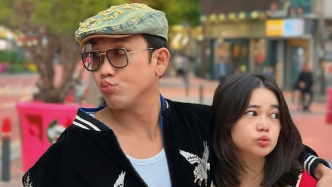 Denny Sumargo Turun Langsung Bantu Korban Erupsi Gunung Lewitobi, Netizen: Farhat Udah Ngapain Aja?