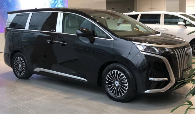 Jadi Pesaing Alphard, Ini Spesifikasi Mobil Listrik Denza D9