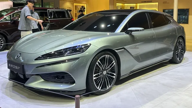 Debut Baru Denza Z9 GT Bisa Berputar 360 Derajat, Pamerkan Multi Purpose Vehicle