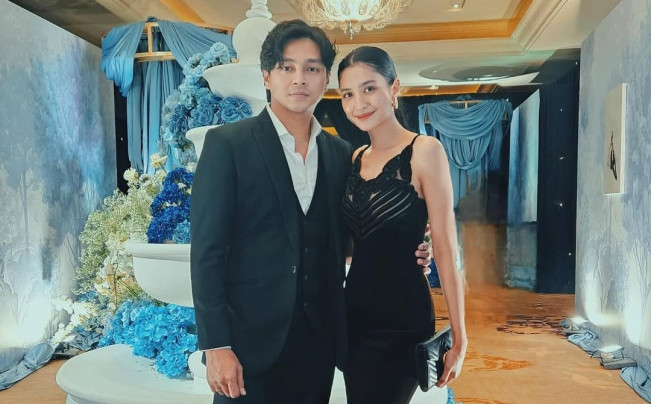 Deva Mahenra dan istri, Mikha Tambayong. [Instagram @devamahenra]