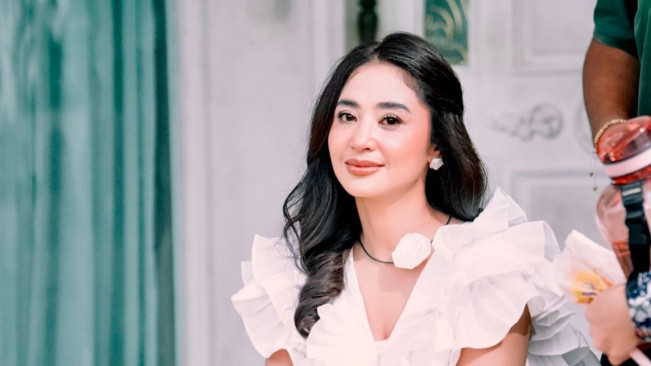 Pedangdut Dewi Perssik. [Instagram]