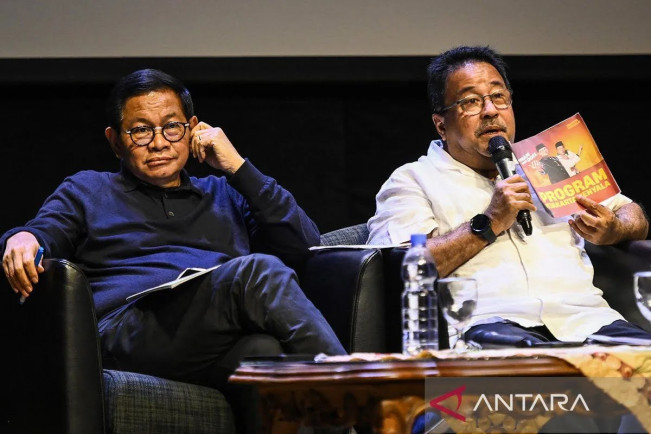 Debat Pilkada Jakarta 2024, Pramono Anung Bawa Contekan?