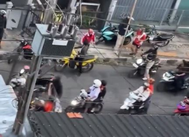 Akibat Nonton Bola, Diduga Anggota Jakmania Ini Nekat Rusak Rumah Warga