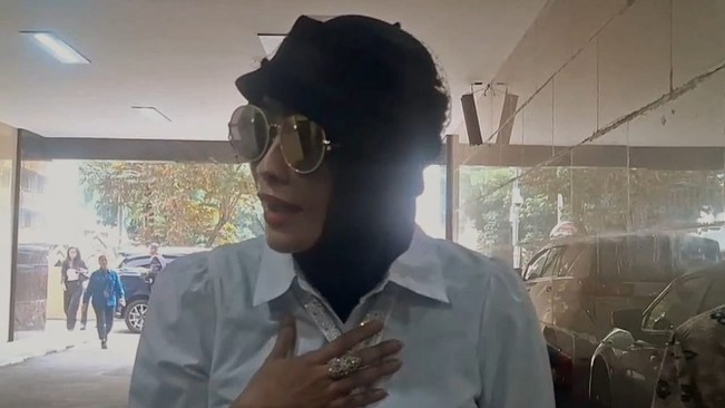 Panas! Doktif Sindir Rolls Royce Diduga Bodong Milik Richard Lee di Bareskrim