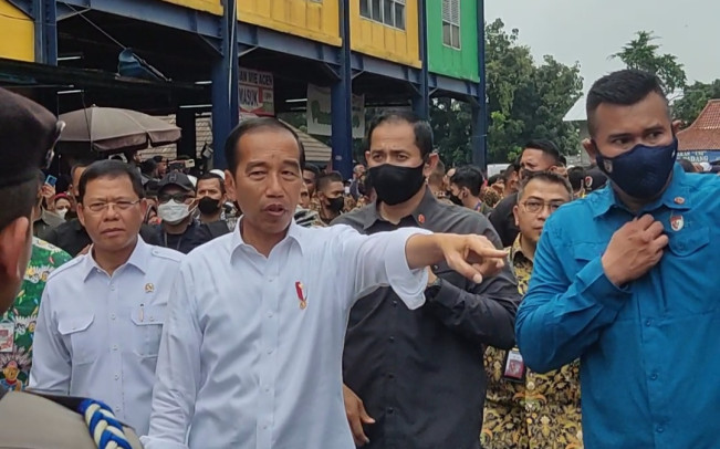 Minyak Goreng Langka, Jokowi: Memang Dibatasi