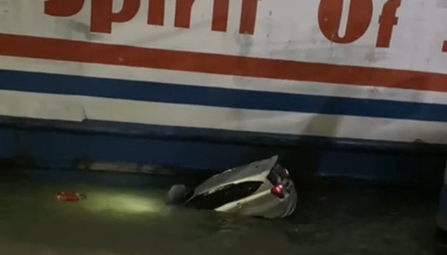 Mobil Tercebur di Pelabuhan Merak, Dua Penumpang Selamat