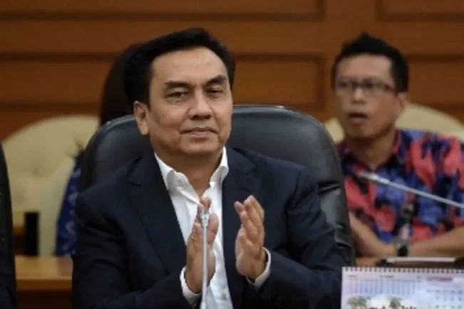 PDI Perjuangan Pecat Effendi Simbolon