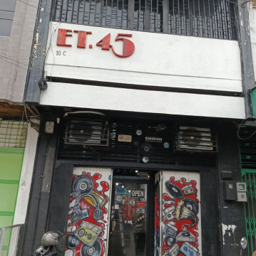 Menyambangi ET 45 Toko Rilisan Fisik Legendaris di Medan