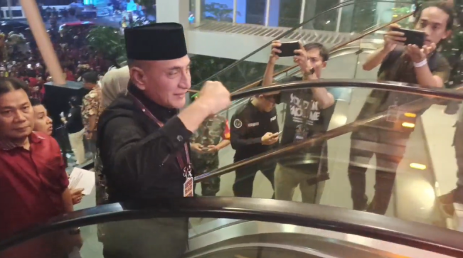 Diiringi Marching Band, Edy Rahmayadi Tiba di Lokasi Debat Ketiga Pilgub Sumut 2024