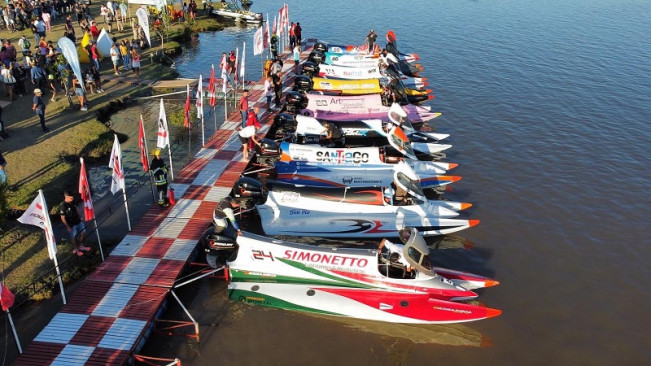 Pebalap F1 Powerboat Kagum Keindahan Danau Toba