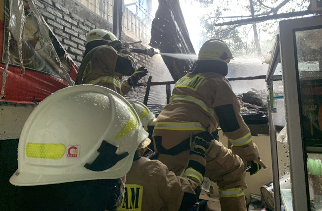 Korsleting Listrik, Rumah Makan di Kalibata Kebakaran