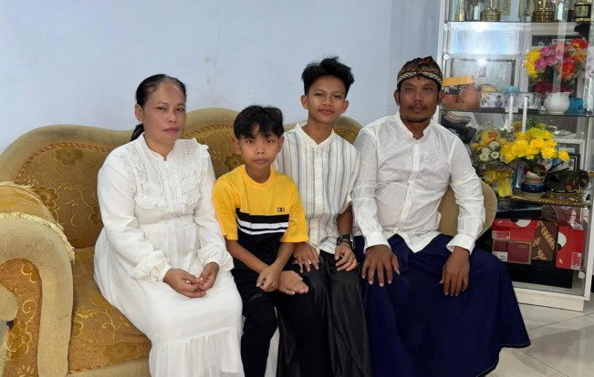 Farel Prayoga bersama keluarga. [Instagram @farelprayoga.real]