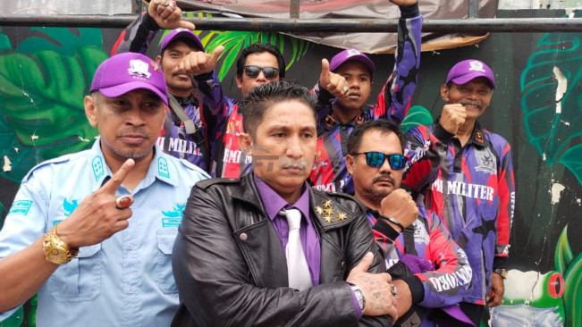 Naik ke Meja Saat Persidangan, Firdaus Oiwobo Ngaku Spontan