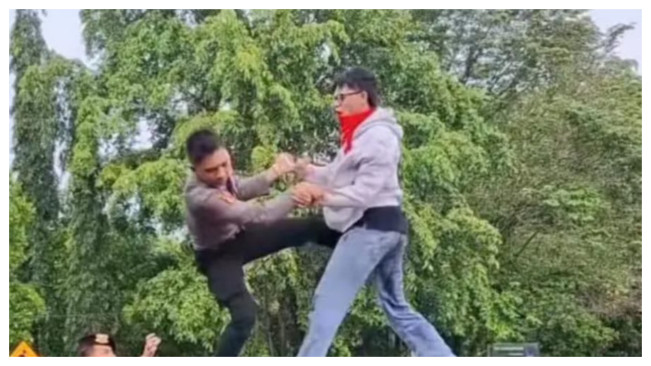 Viral! Bentrokan Mahasiswa dan Polisi di Sulawesi Utara, Dipicu Aksi Naik Mobil Taktis