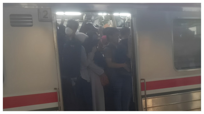 Balada Kommuter Bogor – Jakarta, Rela Desak-desakan Untuk Menjemput Rupiah