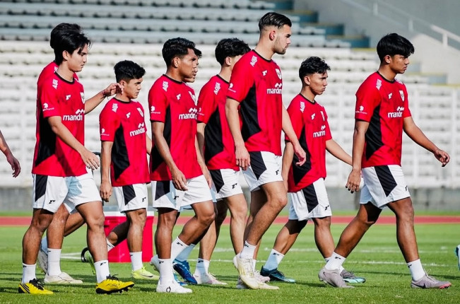 Skuat Timnas Indonesia U-23 menjalani latihan di Stadion Madya, Senayan, Jakarta. [Instagram @frengkymissa58_]