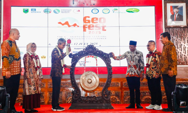 Sekda Jateng Sumarno saat Pembukaan Geofest International Conference 2025, di Kabupaten Kebumen/Foto: Humas Jateng