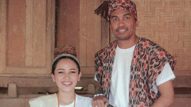 Suasana Haru di Soundfest 2025, Mutia Ayu Duet dengan Hologram Glenn Fredly!