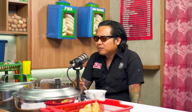 Gofar Hilman saat jadi host PWK. [YouTube]