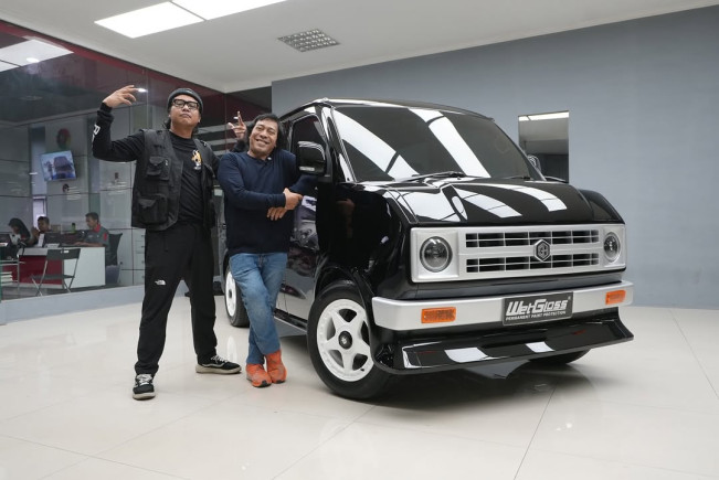 Gofar Hilman bersama komedian senior yang juga Anggota DPD RI Komeng. [Instagram @pergijauh]