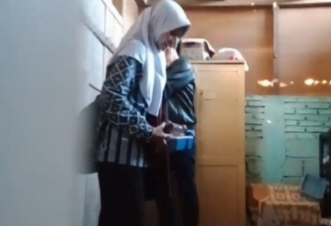 Video 5 Menit 48 Detik Guru Madrasah dengan Siswi MA Guncang Gorontalo