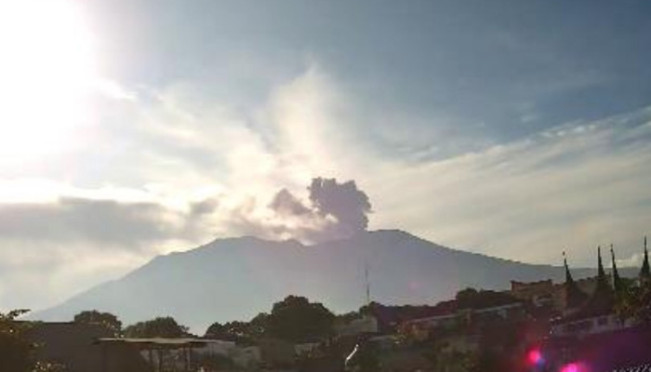 Status Gunung Marapi Sumbar Naik ke Level Siaga