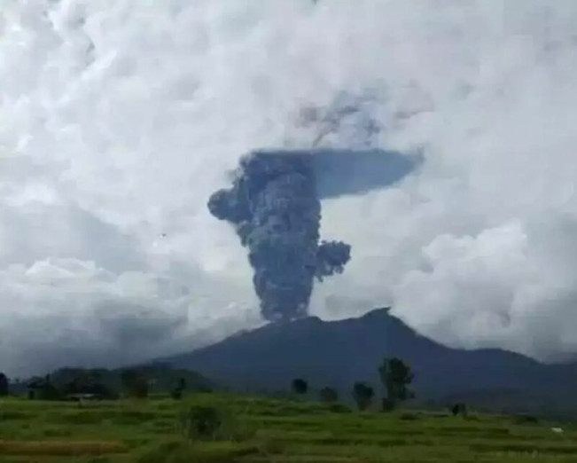 Gunung Marapi di Kabupaten Agam Sumbar Meletus Lagi