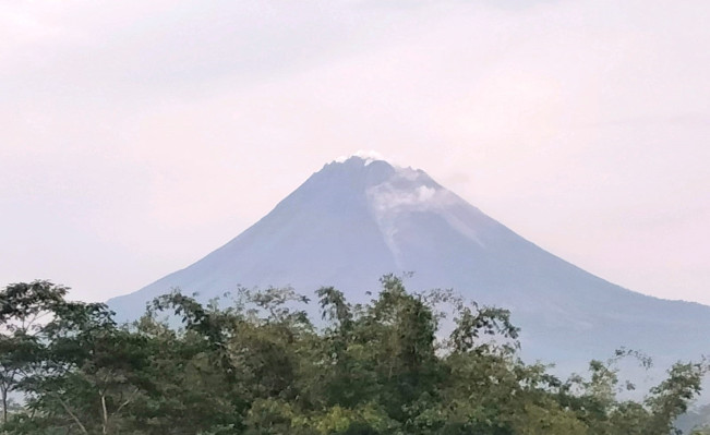 Rabu Pagi, Merapi Delapan Kali Luncurkan Guguran Lava Pijar