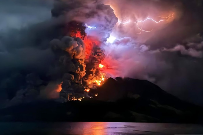 Ada Petir saat Gunungapi Erupsi, Ternyata Ini Pemicunya