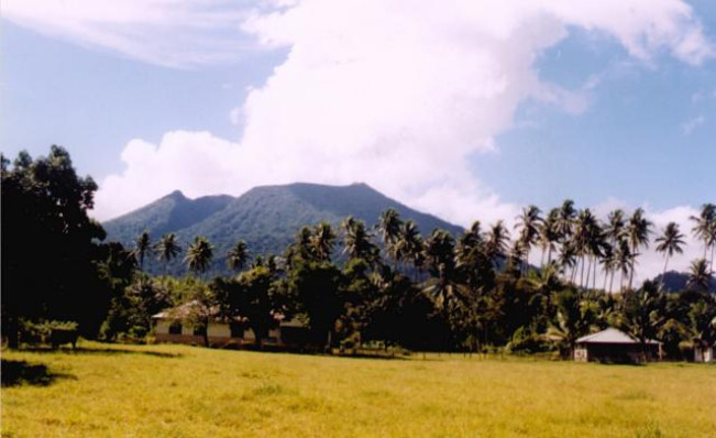 Erupsi, Gunung Ibu di Halmahera Barat Lontarkan Kol Abu Setinggi 800 Meter