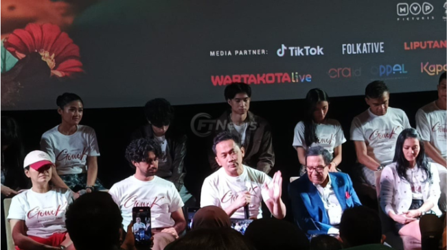 Sutradara Hanung Bramantyo dalam konferensi pers film Gowok: Kamasutra Jawa di kawasan Thamrin, Jakarta Pusat, Senin (26/5/2025). [FTNews.co.id/Selvianus Kopong Basar]