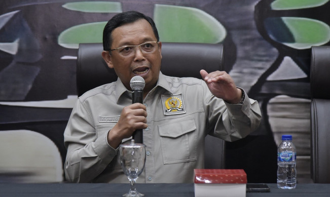 Sosok Herman Khaeron, Anggota DPR Viral Terima Amplop Saat Rapat Bareng Pertamina, Begini Klarifikasinya